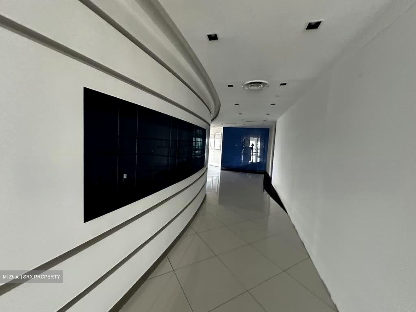 Gateway West (D7), Office #568705011